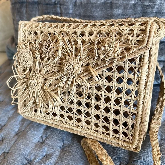 Straw Crossbody Bag - Picture 3 of 3